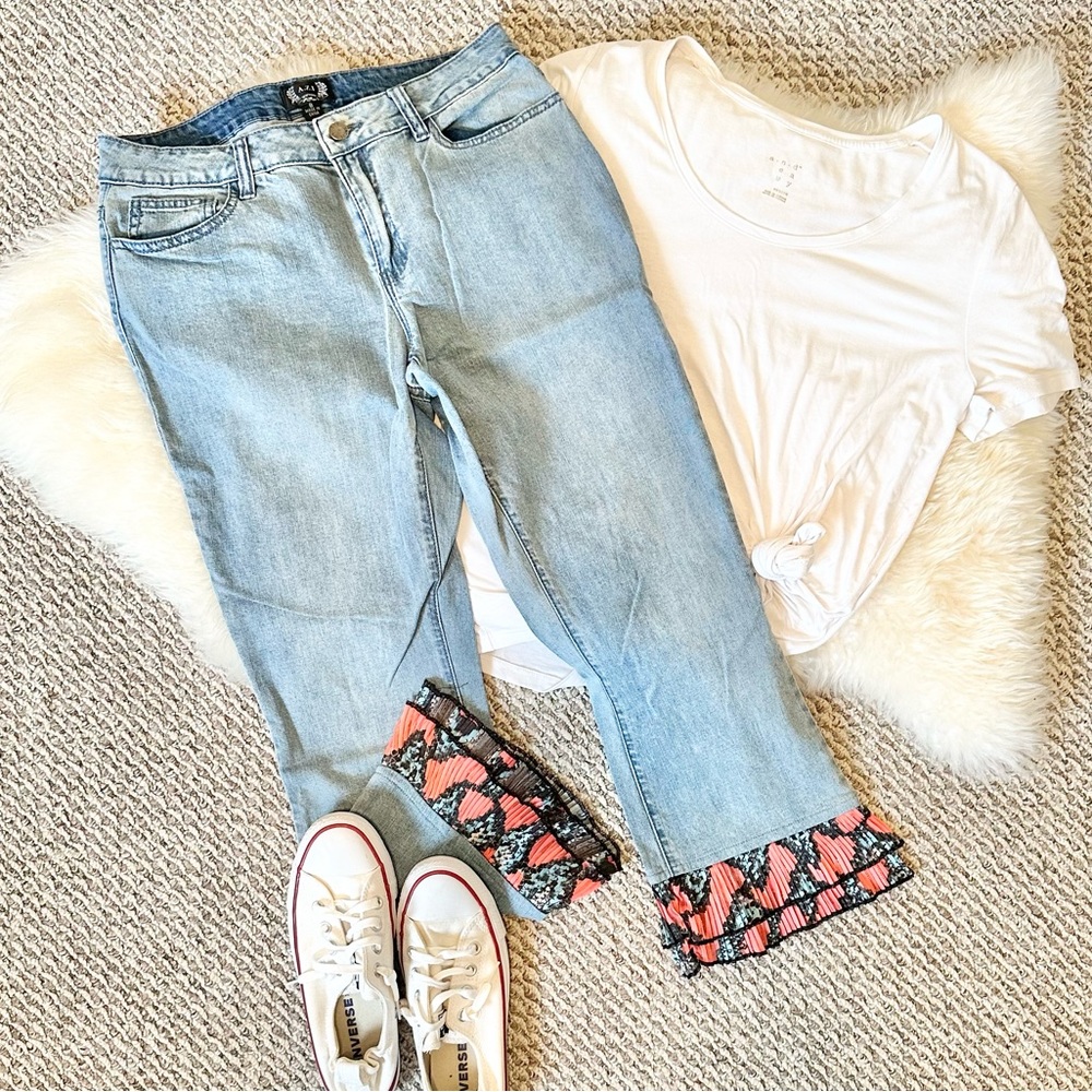 ✨A.Z.I. New York Whitewashed Bailey Jeans Removable Pleated Ruffle Hem Size 8✨